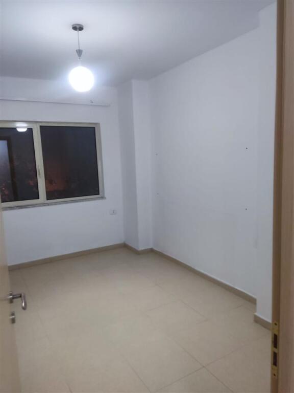 AFFITTASI 2+1+1 VUOTO YZBERISHT VICINO GRAND GALLERY 38.000 LEKE