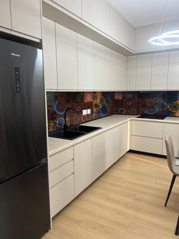 🏡 Appartamento 1+1 + parcheggio in affitto 📍 Via Jordan Misja – all'inizio della strada💶 800€/mese