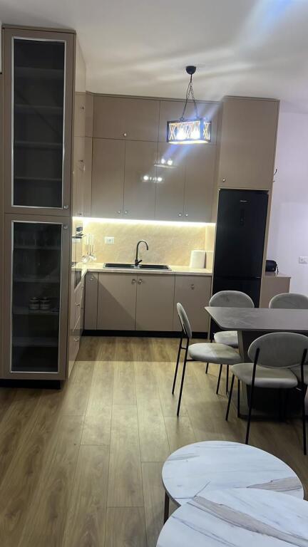 ✨ Jepet me qira apartament 1+1 në një nga zonat më të qeta dhe të kërkuara të Tiranës – Fresk, Rezidenca Oxa 💰 Vetëm 40000 lekë/muaj