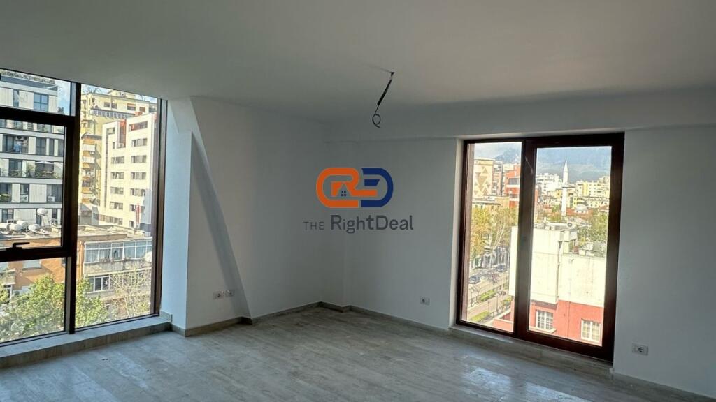 In Via Kavaja, si affitta l'intero 5° piano di un nuovo edificio appena completato!!