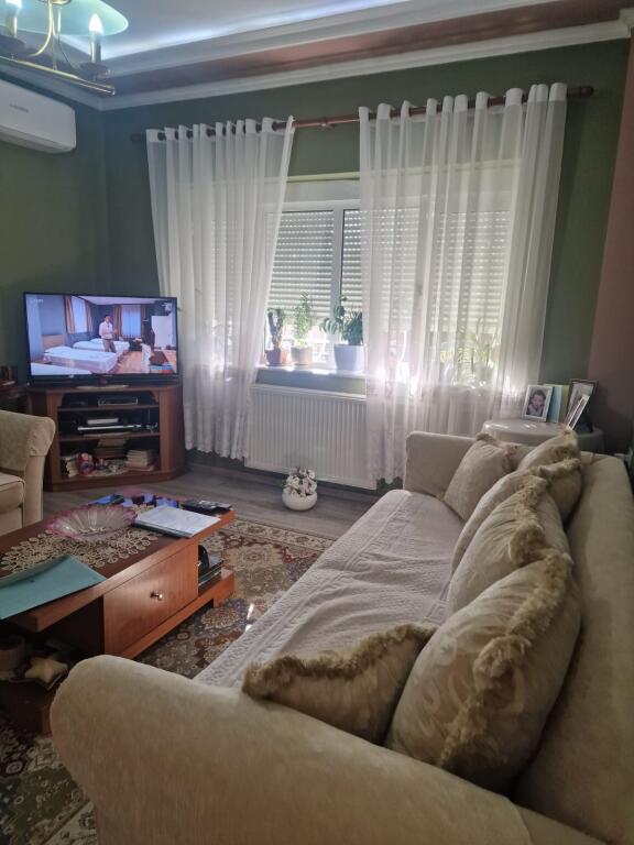 VILLA SU 3 PIANI IN VENDITA A KORCE!!