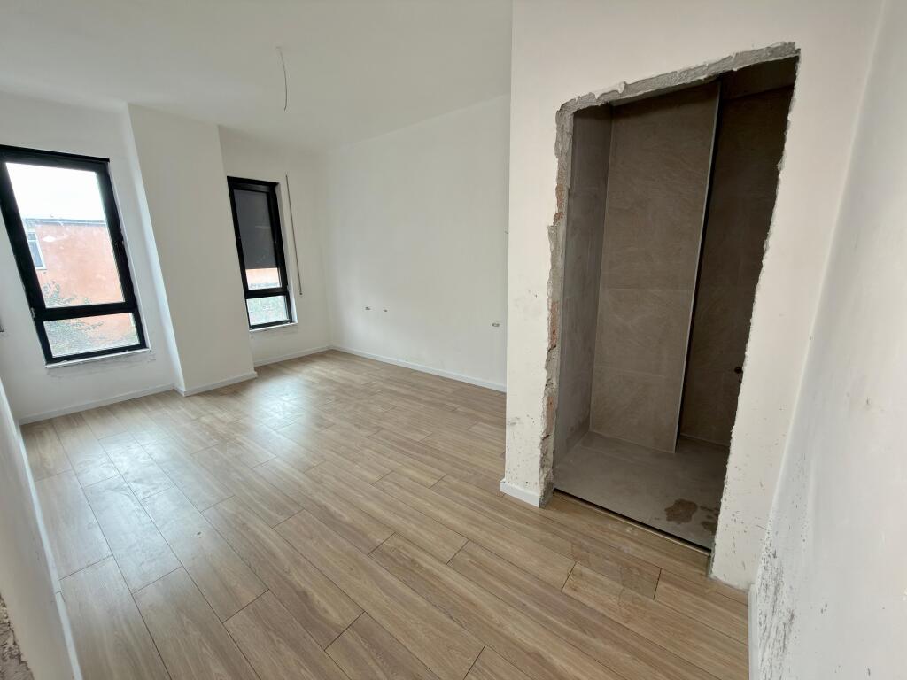 📣 Appartamento 2+1+2 in vendita 📍 Via 5 Maji, Tirana – zona molto richiesta ✨