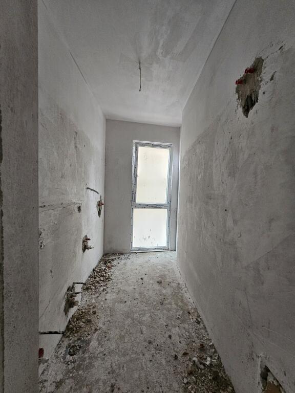 IN VENDITA: *2+1+2wc &amp; 2 Balconi* *(📍Liqeni thatë- Vicino HOTEL RADISON ) , *Prezzo 214.500 Euro*