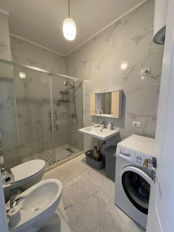 APARTAMENT ME QERA 3+1 KINOSTUDIO 60.000 LEKE