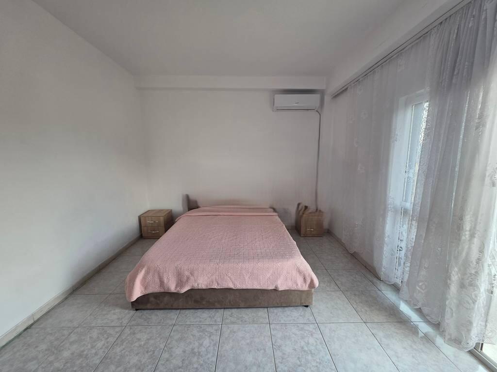 Japim Apartament 2+1 Me Qira prane Faramcise 10 , 600 € /Muaj