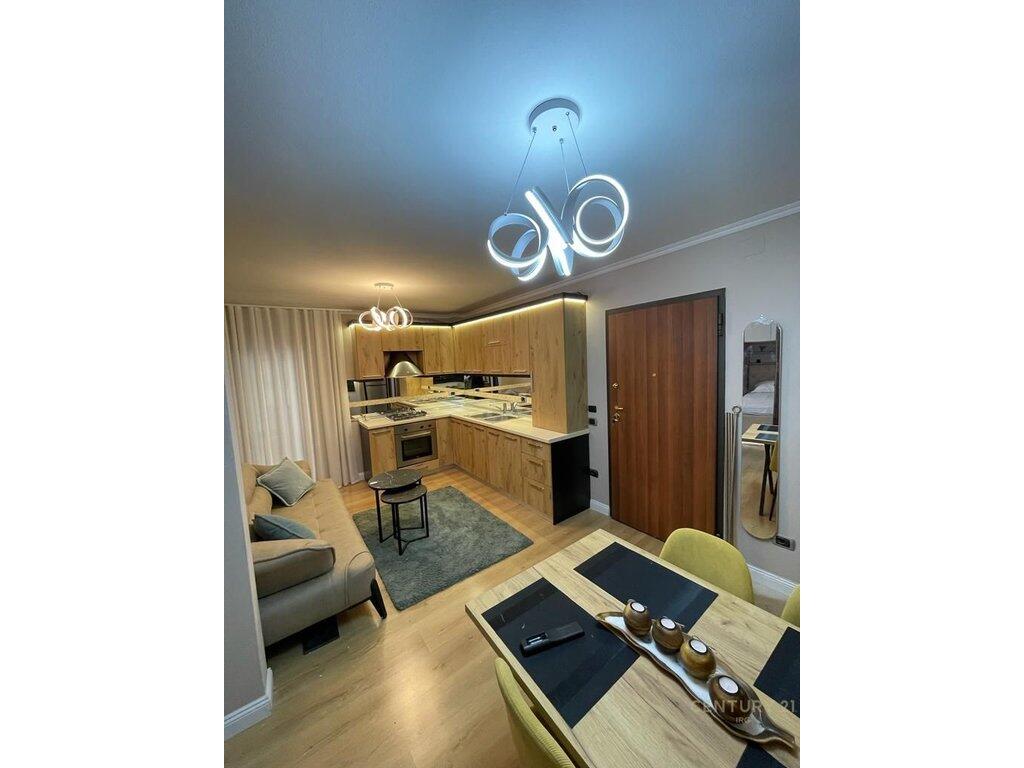 Appartamento 2+1 in affitto a Tirana e Re 650 € /Mese