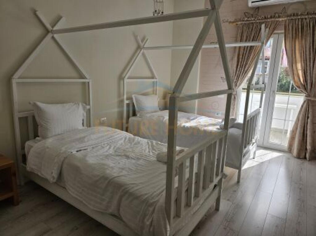 Shitet, Apartament 2+1+2, Rr.Siri Kodra, Tirane.