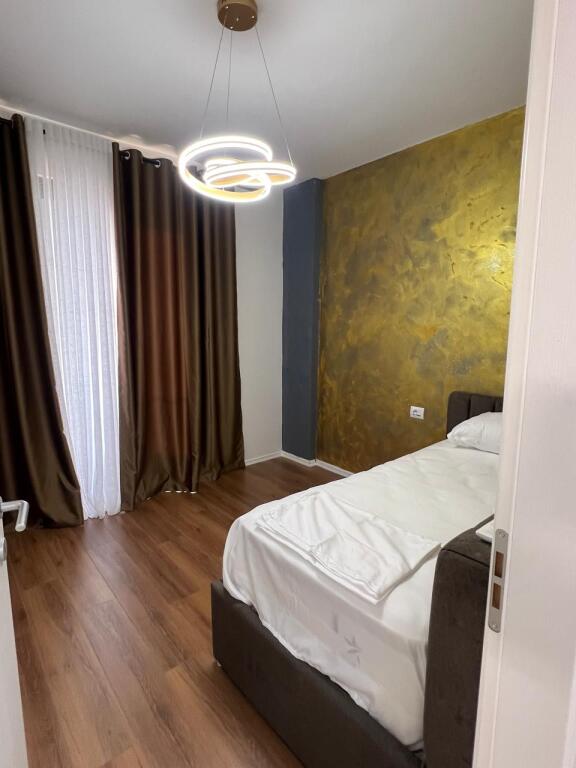 🏙️ Jepet me qira apartament  2+1+2 📍 Rruga Jordan Misja – në fillim të rrugës💶 1000€/muaj