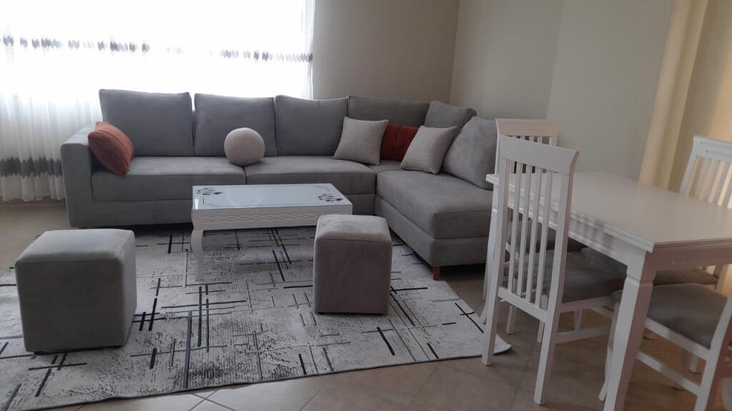 Jepet me qira apartament 2+1+1 ASTIR KOMPLEKSI FRATARI 550€