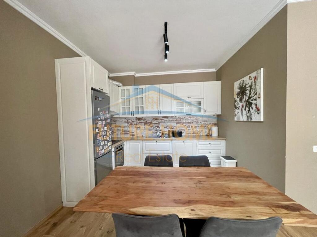 Qera, Apartament 2+1+2, Kopshti Botanik, Tiranë