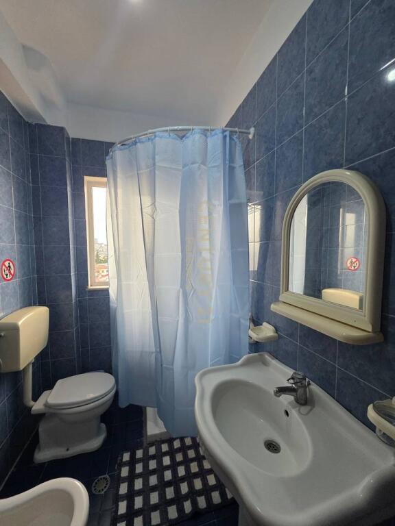 Japim Apartament 2+1 Me Qira prane Faramcise 10 , 600 € /Muaj