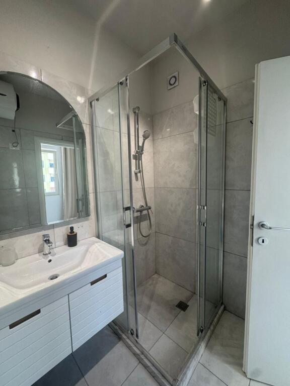 IN VENDITA APPARTAMENTO 1+1 📍 Spiaggia – Ruota Rossa, Durrës