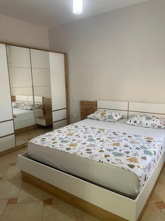 Qera Apartament Sistemin 1+1 me ballkon te madh  PAMJE DETI SEA VIEW 🌊📍Ura Dajlanit, PLAZH  • 400€ ✅