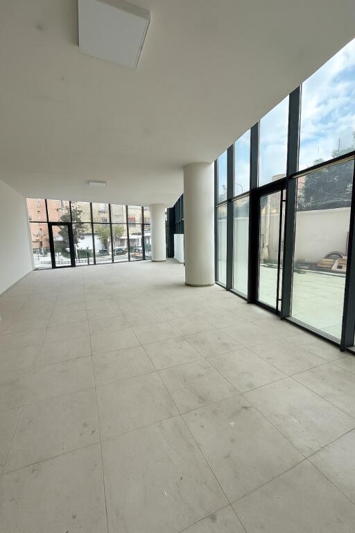 Ambient Biznesi me Qira – Golden Tower, Rr. Mine Peza