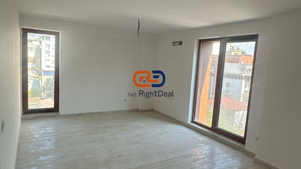In Via Kavaja, si affitta l'intero 5° piano di un nuovo edificio appena completato!!
