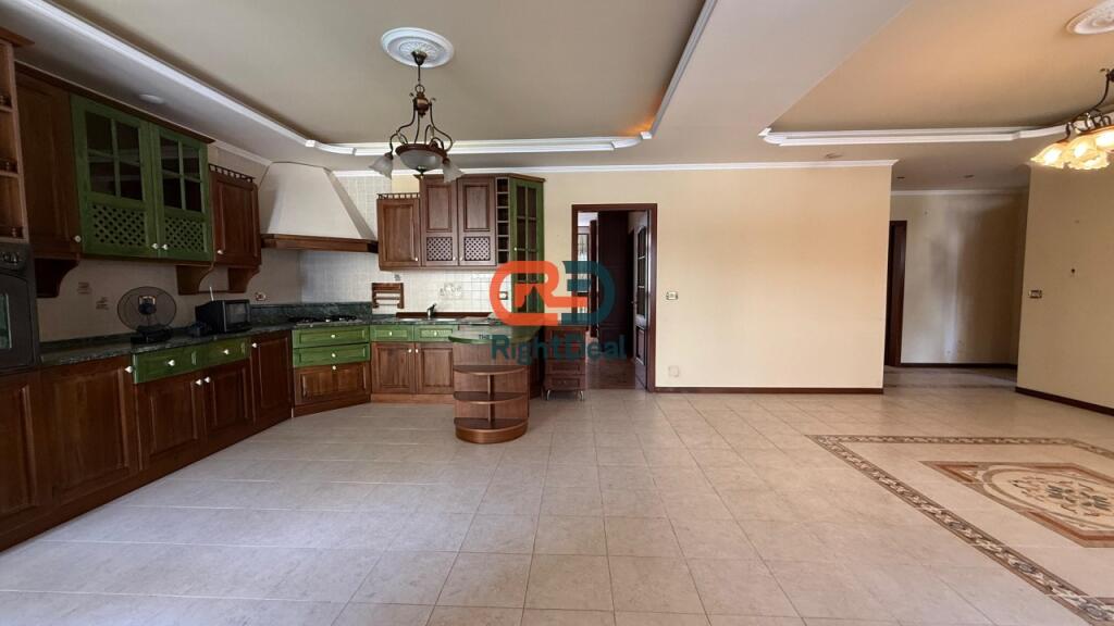 In Bllok, Near Cafe Roma, Apartment 2+1+2 For Sale Suitable To Be Divided Into 3 Apartments !