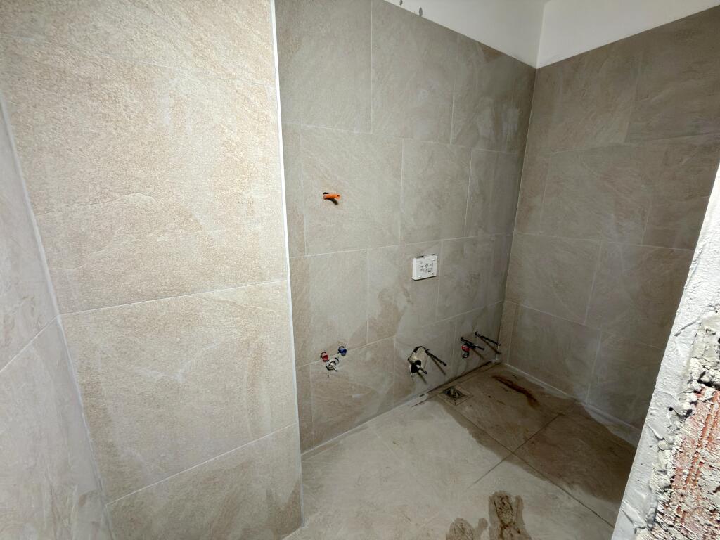 📣 Appartamento 2+1+2 in vendita 📍 Via 5 Maji, Tirana – zona molto richiesta ✨