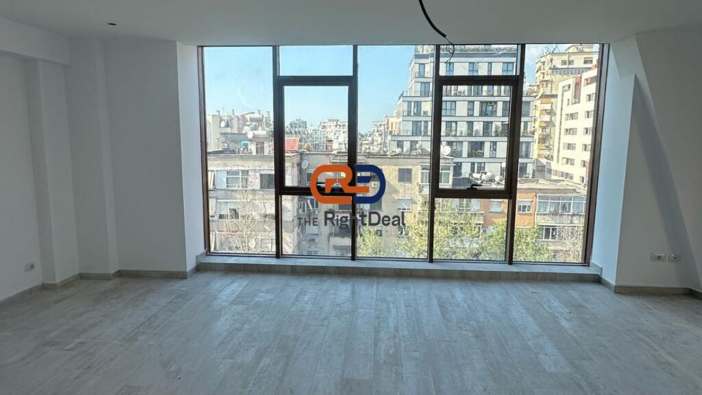 In Via Kavaja, si affitta l'intero 5° piano di un nuovo edificio appena completato!!
