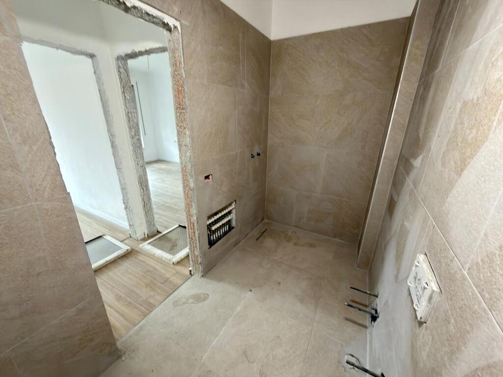 📣 Appartamento 2+1+2 in vendita 📍 Via 5 Maji, Tirana – zona molto richiesta ✨