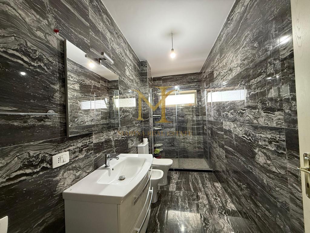 APARTAMENT 2+1 PER QERA TE MARKATA , PRANE QENDRES DURRES !!