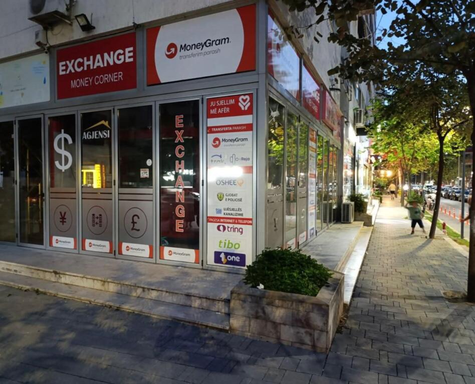 Locali commerciali in affitto ad Astir