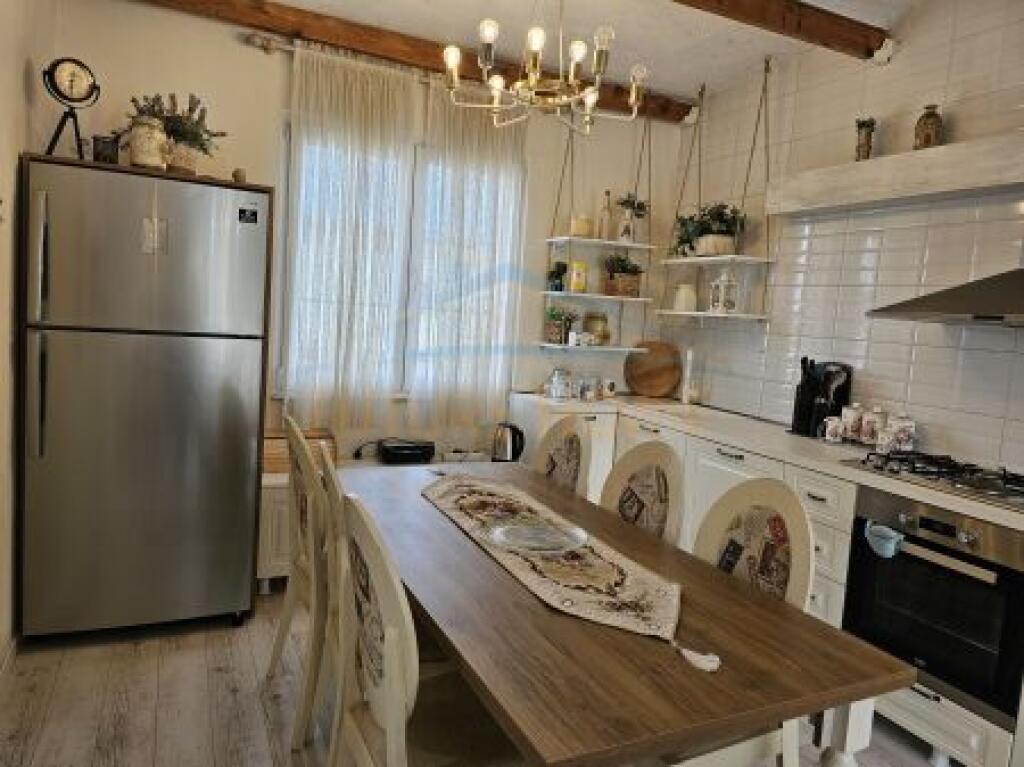 Shitet, Apartament 2+1+2, Rr.Siri Kodra, Tirane.