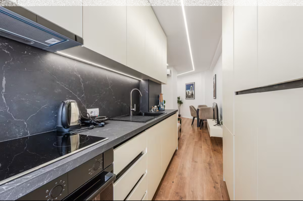 Jepet me qera apartament  1+1 ne Myslym Shyr. Pallati ri i 2025