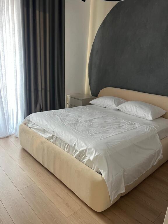 🏡 Appartamento 1+1 + parcheggio in affitto 📍 Via Jordan Misja – all'inizio della strada💶 800€/mese