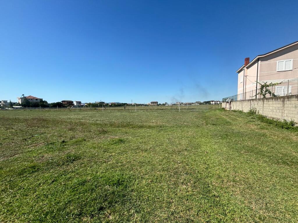 5800 m land for sale in Kamëz. (Near the Municipality) Ideal for any kind of activity especially for construction access on an asphalt road and only 300 m away from the main road