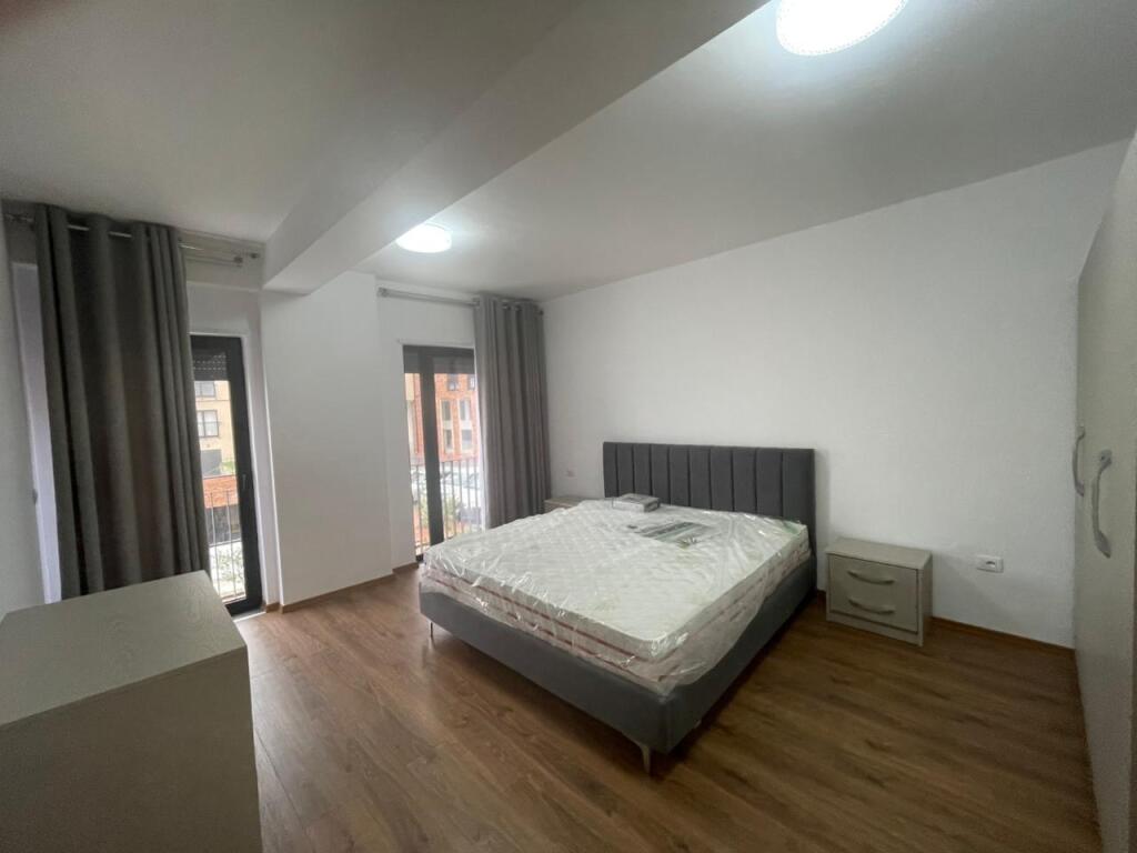 JEPET PËR QIRA APARTAMENT 1+1+Parkim, TEK KODRA E DIELLIT 2