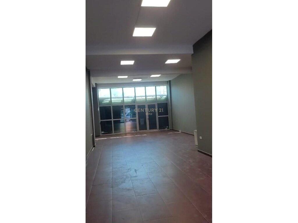 Locale commerciale in affitto ad Astir!