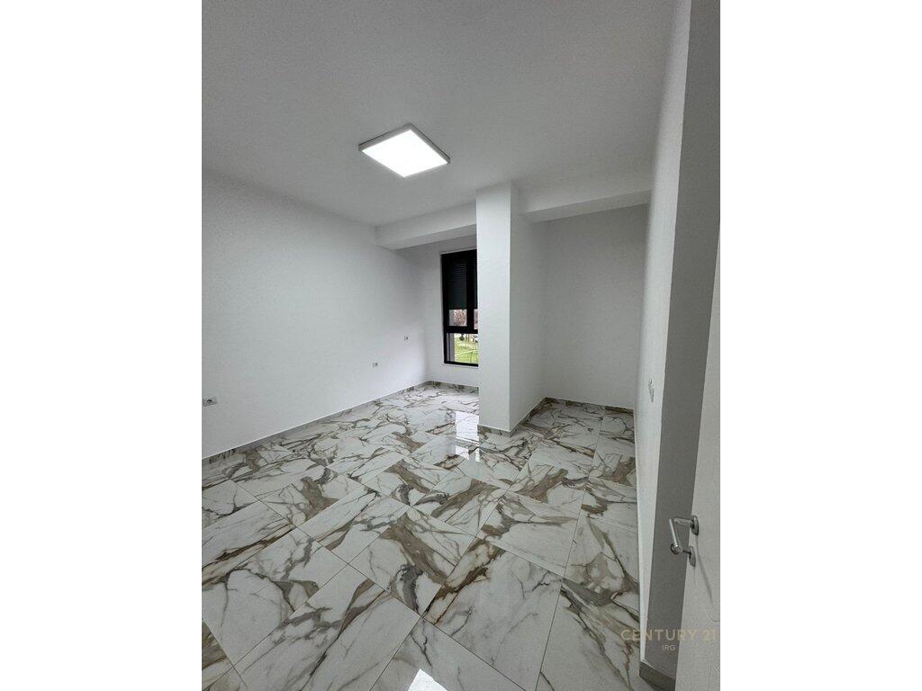 Ambiente per ufficio in Ali Dem!