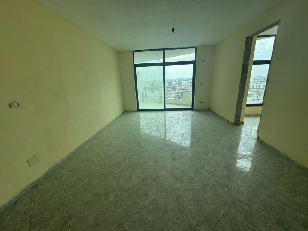 2+1 apartment for sale at Shkembi i Kavajes