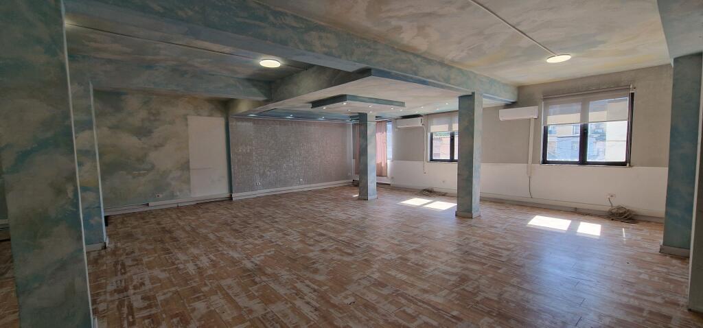 Edificio di 2 piani in affitto – Via “Jordan Misja”, Tirana 📐 Superficie totale: 500 m² 📍 Posizione: Molto vicino all'Ufficio del Catasto, a soli 5 minuti dalla ex stazione ferroviaria,  
