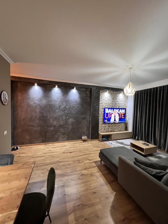 Apartament me qera 2+1+2  kopështi botanik (xhamia)