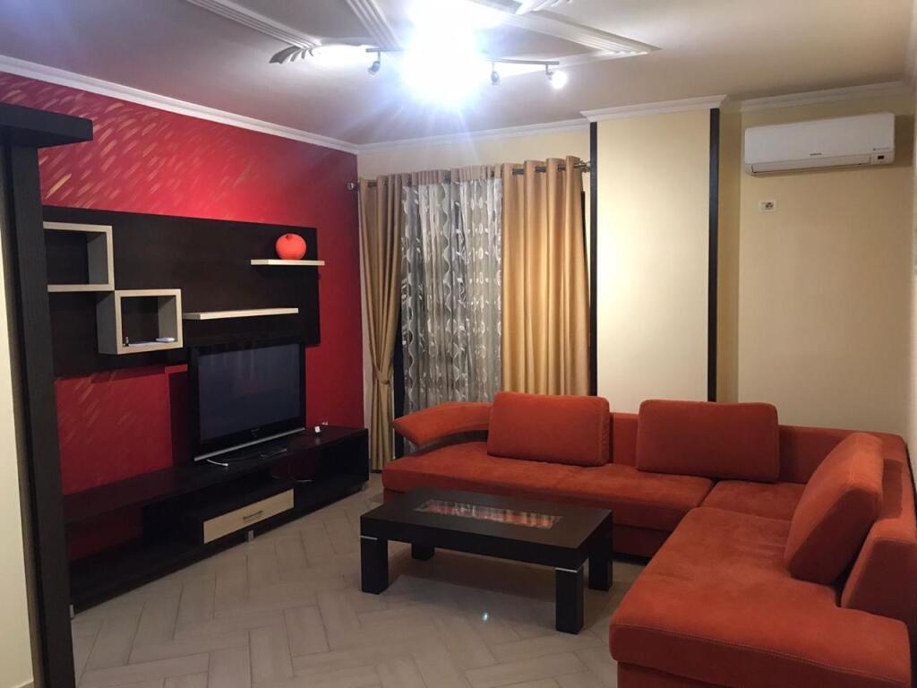 Apartament me qera 2+1 Astir.400 Euro