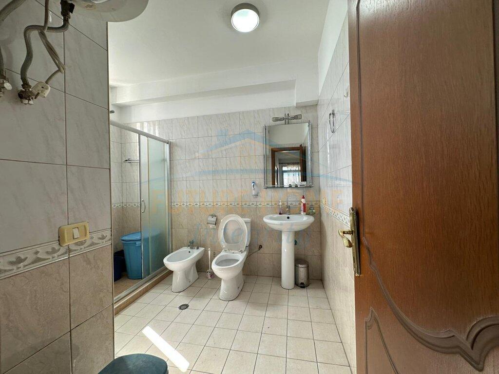 SHITET APARTAMENT 2+1+2 PAZARI I RI, SHKOLLA E KUQE