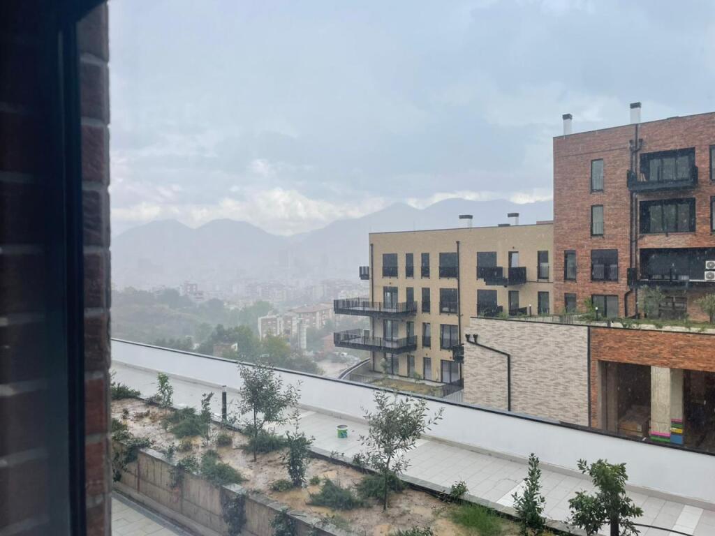 JEPET PËR QIRA APARTAMENT 1+1+Parkim, TEK KODRA E DIELLIT 2