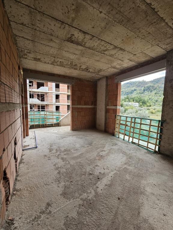 LAGO SECCO! IN VENDITA: 2+1+2 &amp; 2 VICINO ALL'HOTEL RADISON