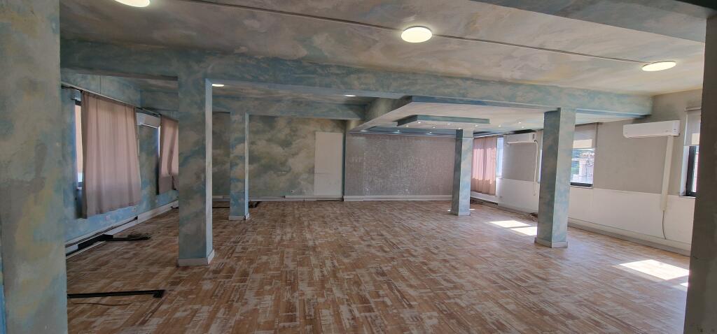 Edificio di 2 piani in affitto – Via “Jordan Misja”, Tirana 📐 Superficie totale: 500 m² 📍 Posizione: Molto vicino all'Ufficio del Catasto, a soli 5 minuti dalla ex stazione ferroviaria,  