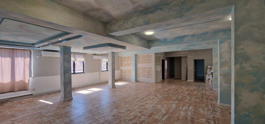 Edificio di 2 piani in affitto – Via “Jordan Misja”, Tirana 📐 Superficie totale: 500 m² 📍 Posizione: Molto vicino all'Ufficio del Catasto, a soli 5 minuti dalla ex stazione ferroviaria,  