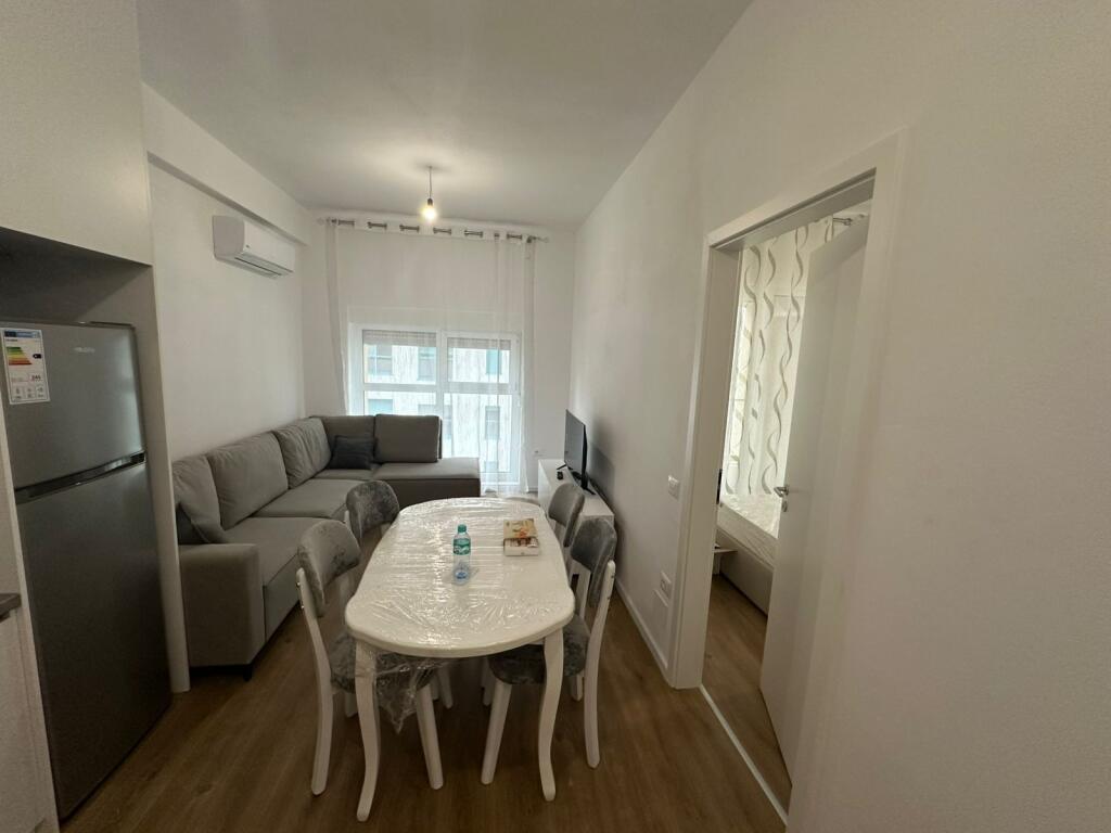 Apartamenti ndodhet pran Mangalem 21,kompleksi  Kadiu.