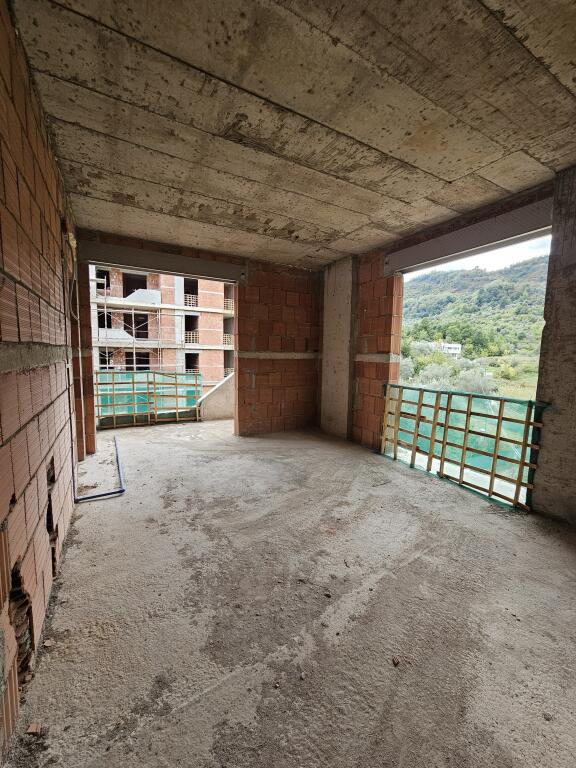 LAGO SECCO! IN VENDITA: 2+1+2 &amp; 2 VICINO ALL'HOTEL RADISON