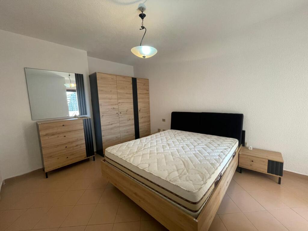 AFFITTASI APPARTAMENTO 2+1+2, VIA KOSOVARËVE!