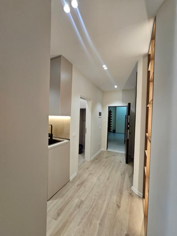 Shitet Ultra Apartament 2+1+1wc/bllk,📍Tek 21-dhjetori (MARKET JOENA) | Cmimi: 243.000€
