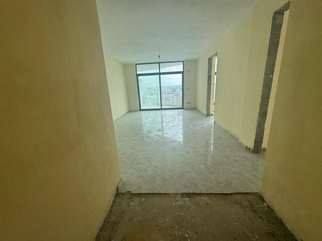 2+1 apartment for sale at Shkembi i Kavajes