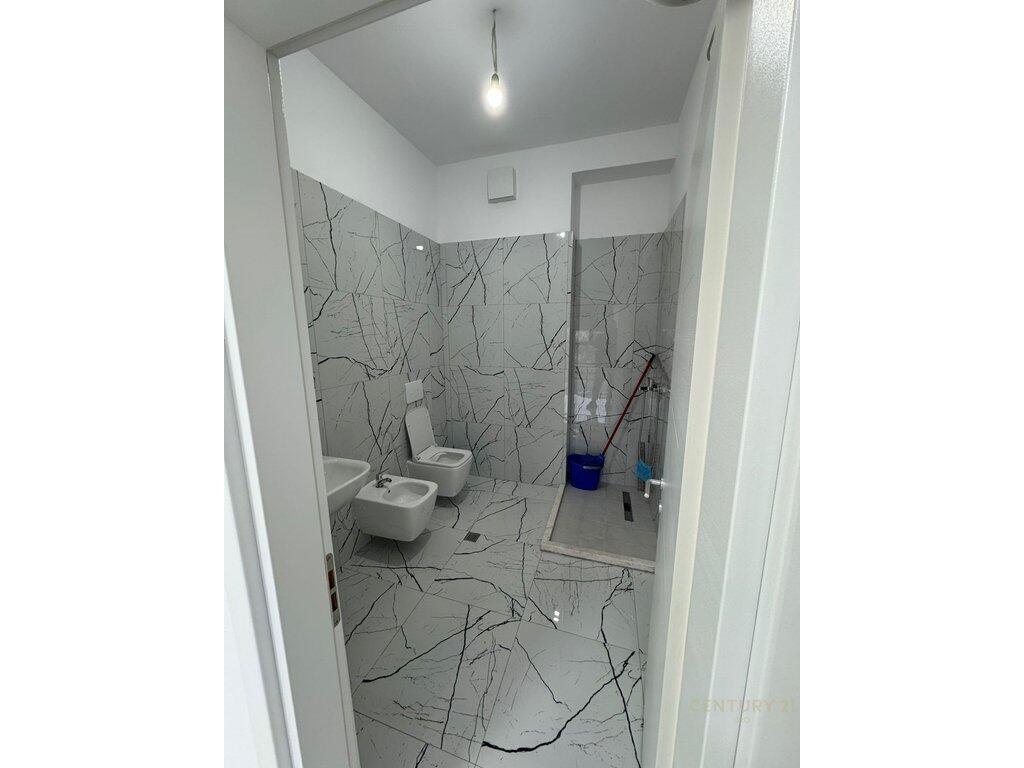 Ambiente per ufficio in Ali Dem!