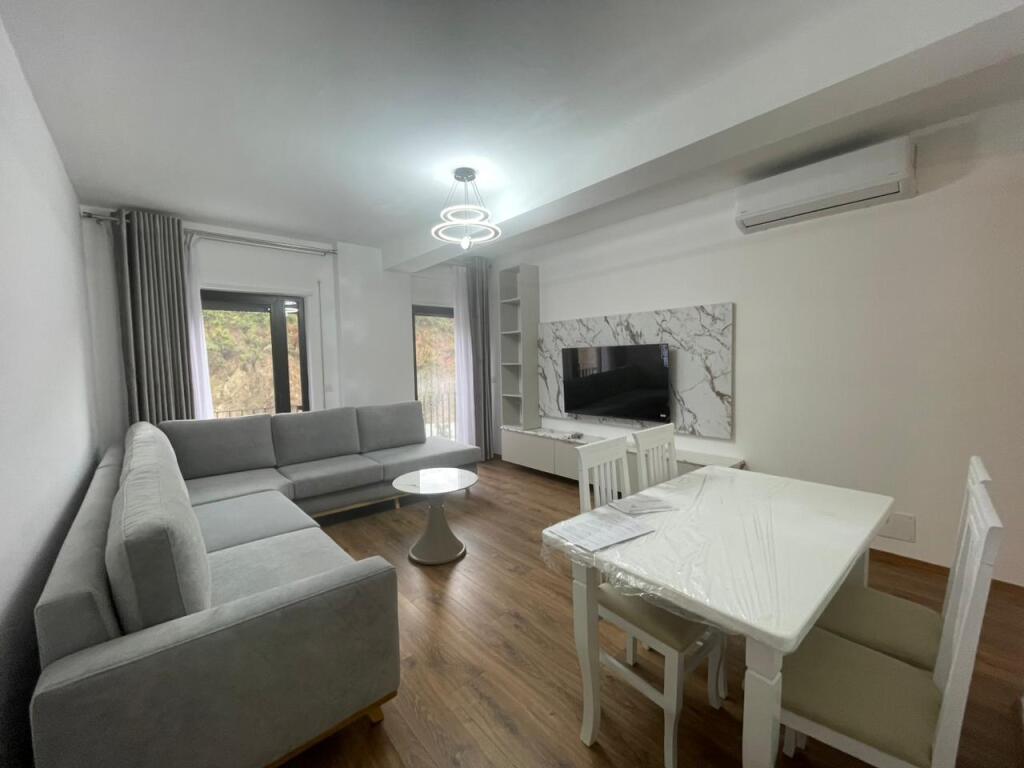 JEPET PËR QIRA APARTAMENT 1+1+Parkim, TEK KODRA E DIELLIT 2