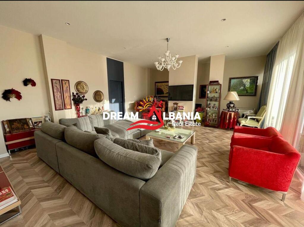 Penthause ne shitje tek Tirana Golden Park perball Spitalit Amerikan 3 ne Tirane (ID 4131377)