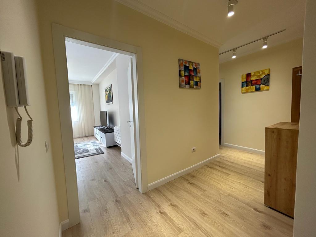 🏙️ Apartament modern 2+1 për qira – Pazari i Ri 🏙️ 📍 Lokacion perfekt, ngjitur me Supermarketin SPAR 💶 Çmimi: 1000€/muaj